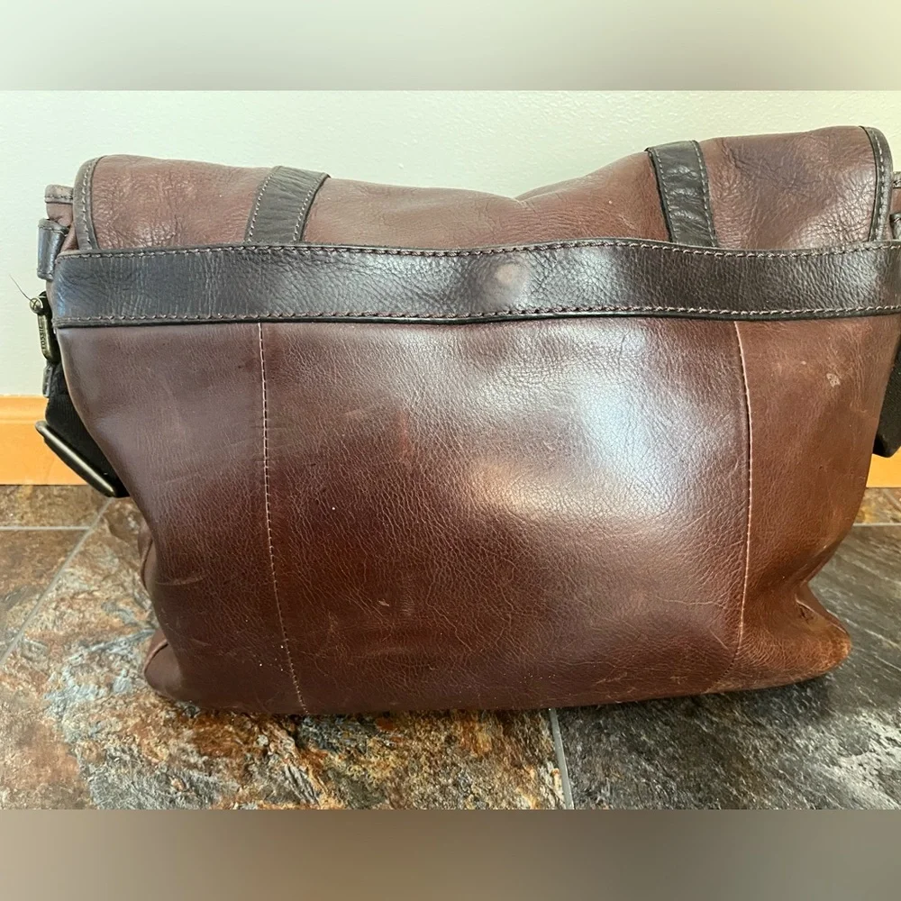 Fossil Estate dark leather adjustable strap messenger laptop bag
